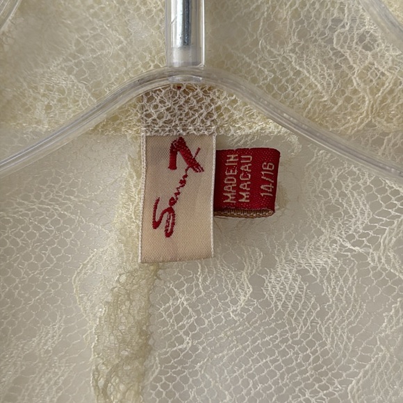 Seven7 cream lace long-sleeved tunic. Size 14/16. - Picture 2 of 8